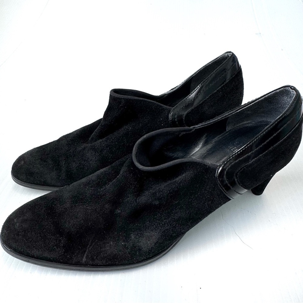 Stuart Weitzman Goforth Black Suede womens Loafers